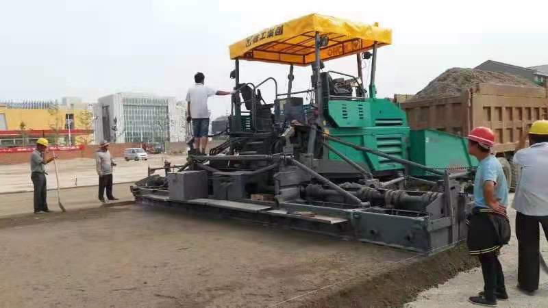 26噸壓路機的“油”錯誤保養幾方面